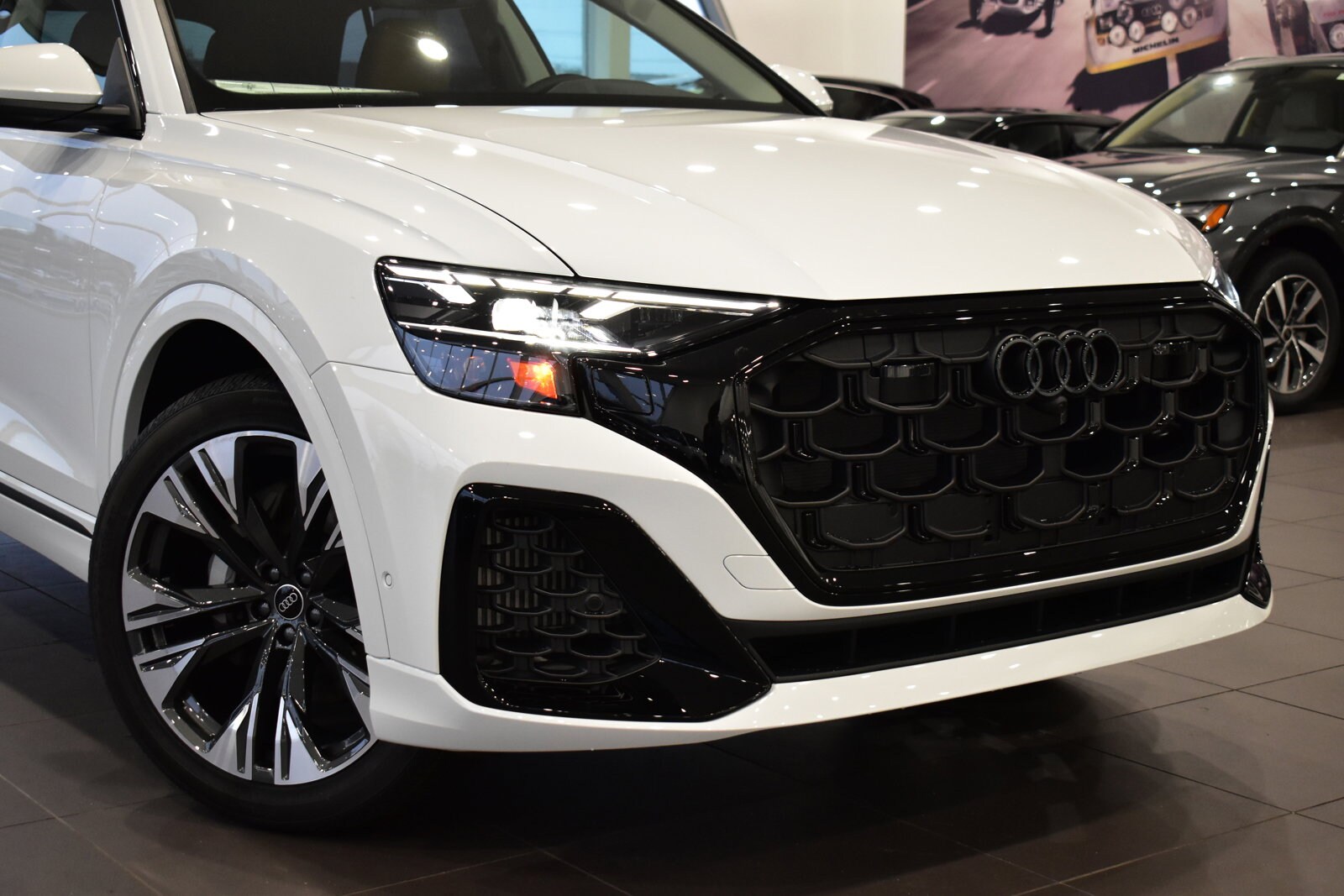 2025 Audi Q8 Premium Plus photo 3