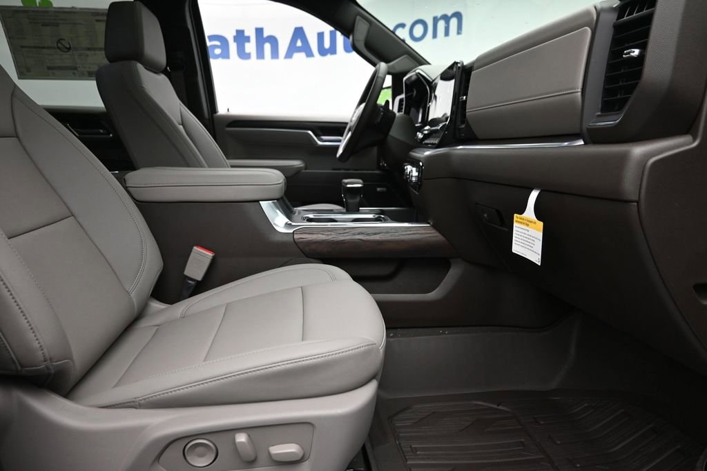 2026 GMC Sierra 1500 SLT - Photo 9