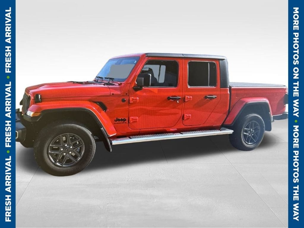 Used 2024 Jeep Gladiator Sport S Truck Crew Cab