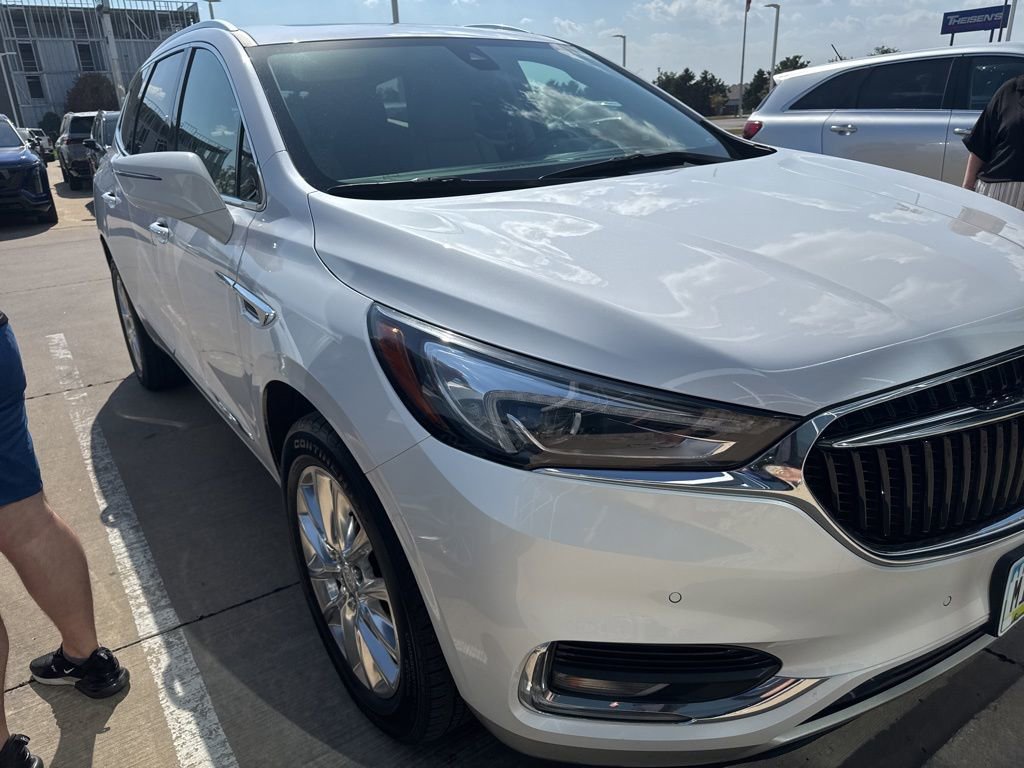 2018 Buick Enclave Premium photo 2