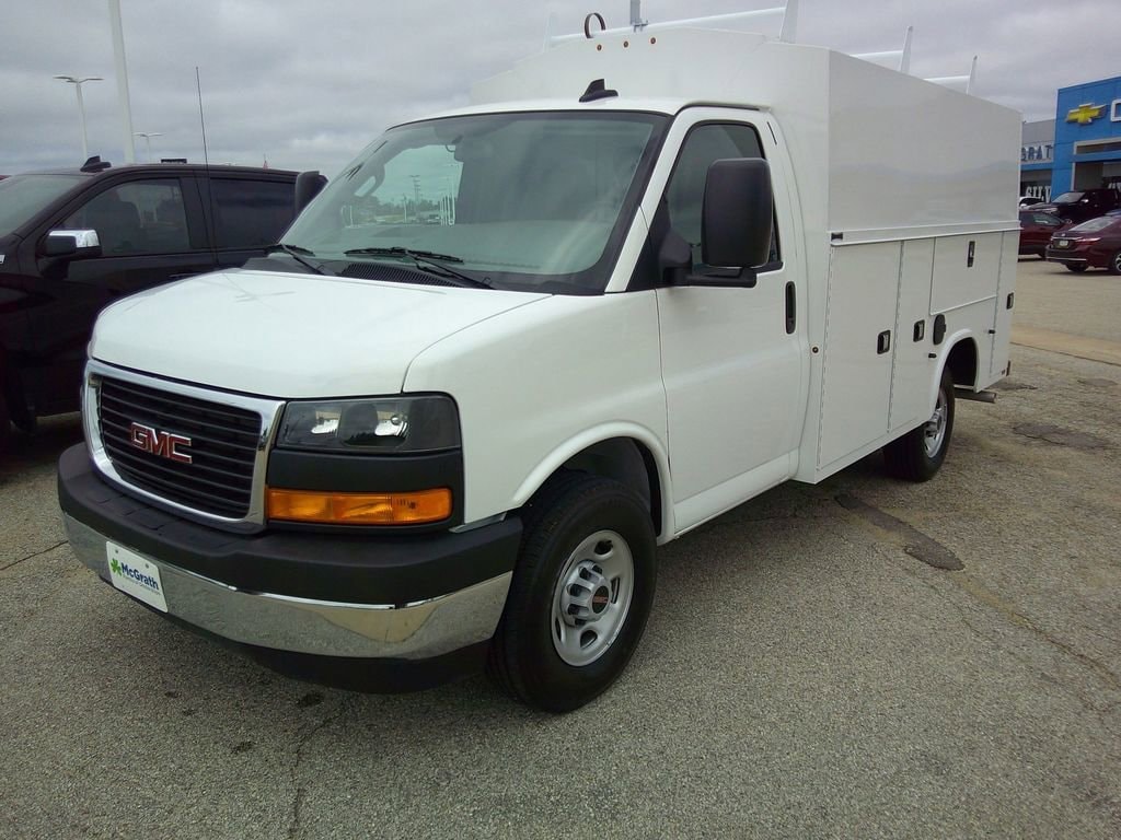 New 2025 GMC Savana Cutaway 3500 1WT Cutaway Van