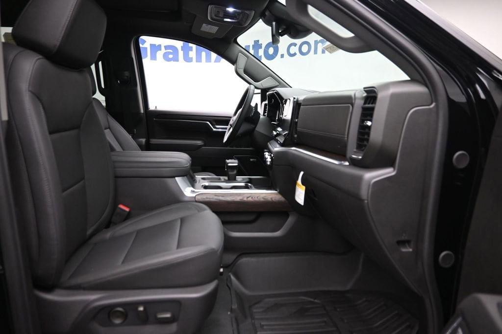 2026 GMC Sierra 1500 SLT - Photo 9