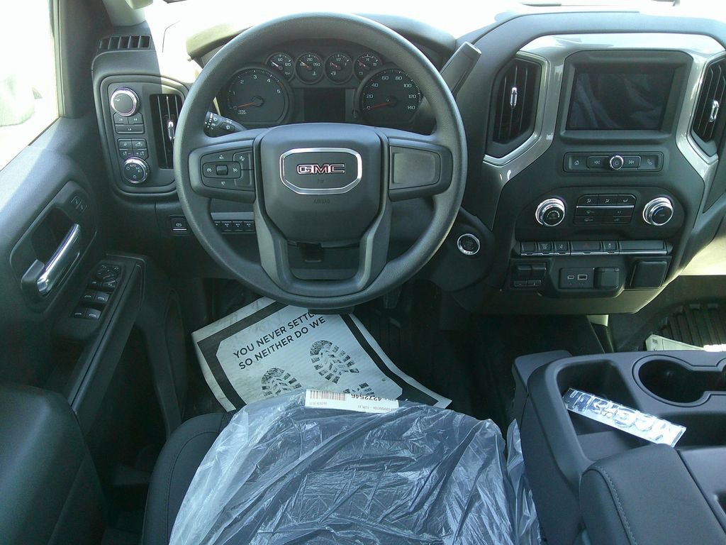 2025 GMC Sierra 3500HD Pro - Photo 6