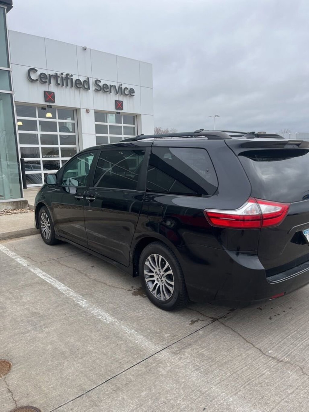 Used 2018 Toyota Sienna XLE Auto Access Seat Van Passenger Van