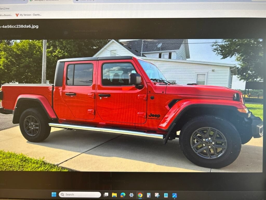 Used 2024 Jeep Gladiator Sport S Truck Crew Cab