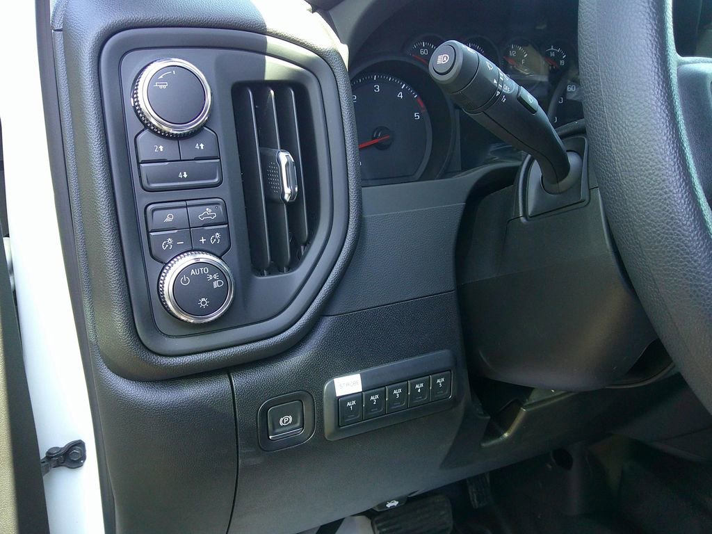 2025 GMC Sierra 3500HD Pro - Photo 7