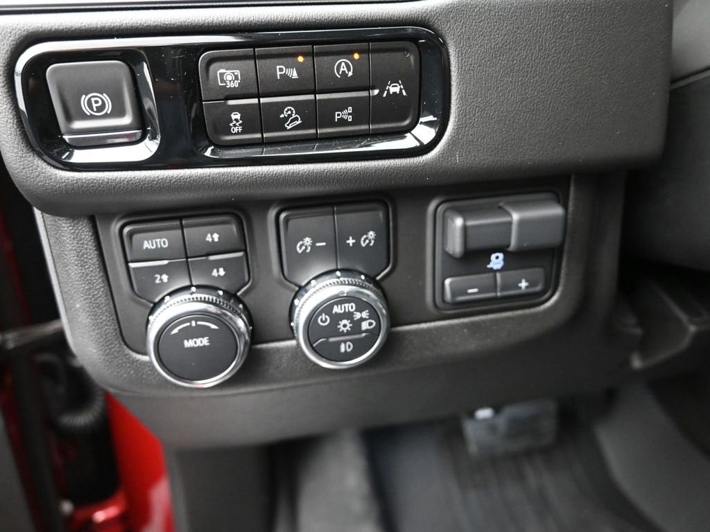 2025 GMC Yukon XL Elevation - Photo 17