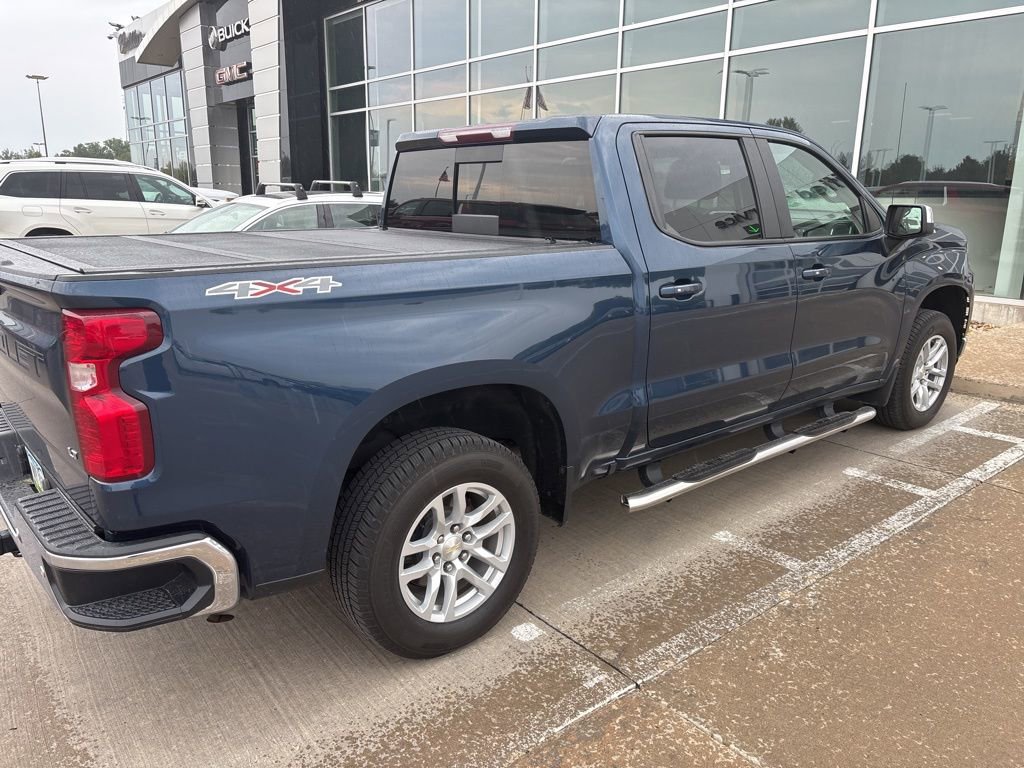2019 Chevrolet Silverado 1500 LT photo 2