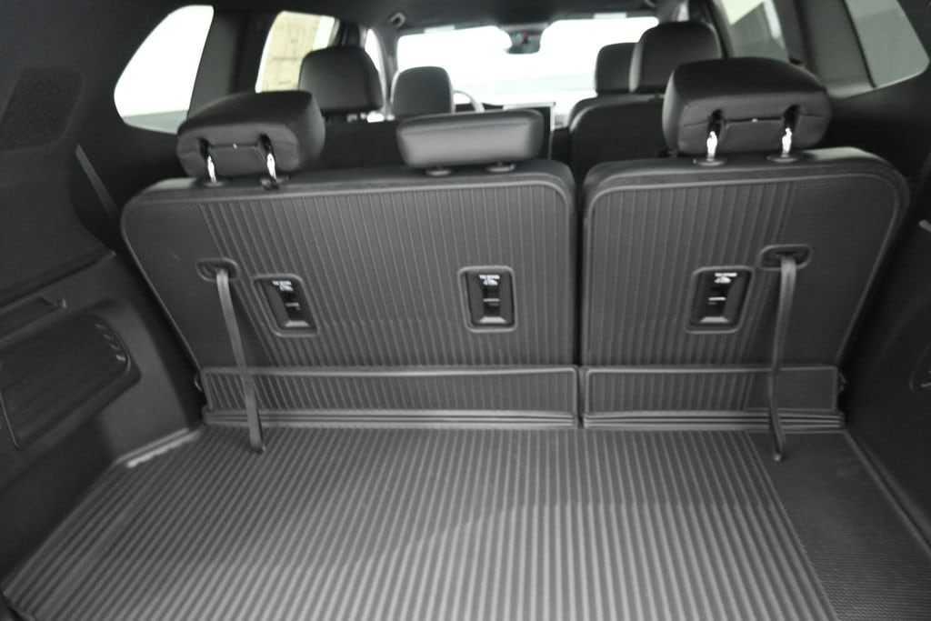 2027 GMC Acadia Elevation - Photo 12