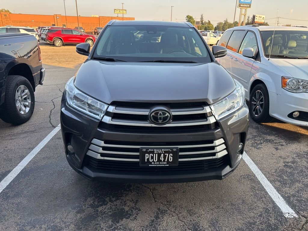 2018 Toyota Highlander SE photo 2
