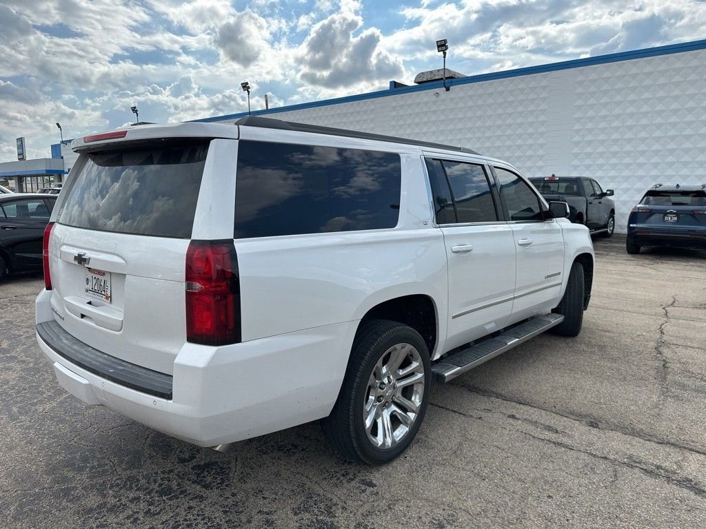 2017 Chevrolet Suburban LT photo 2