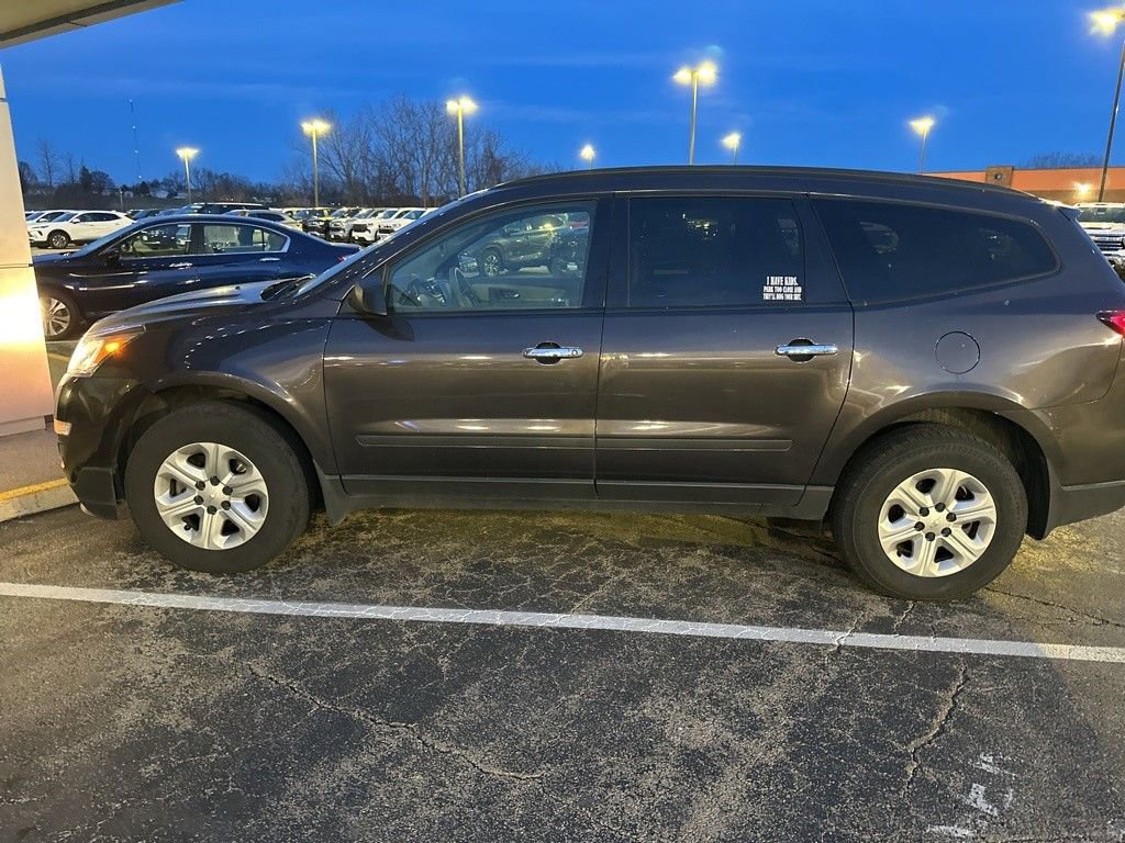 2017 Chevrolet Traverse LS photo 2