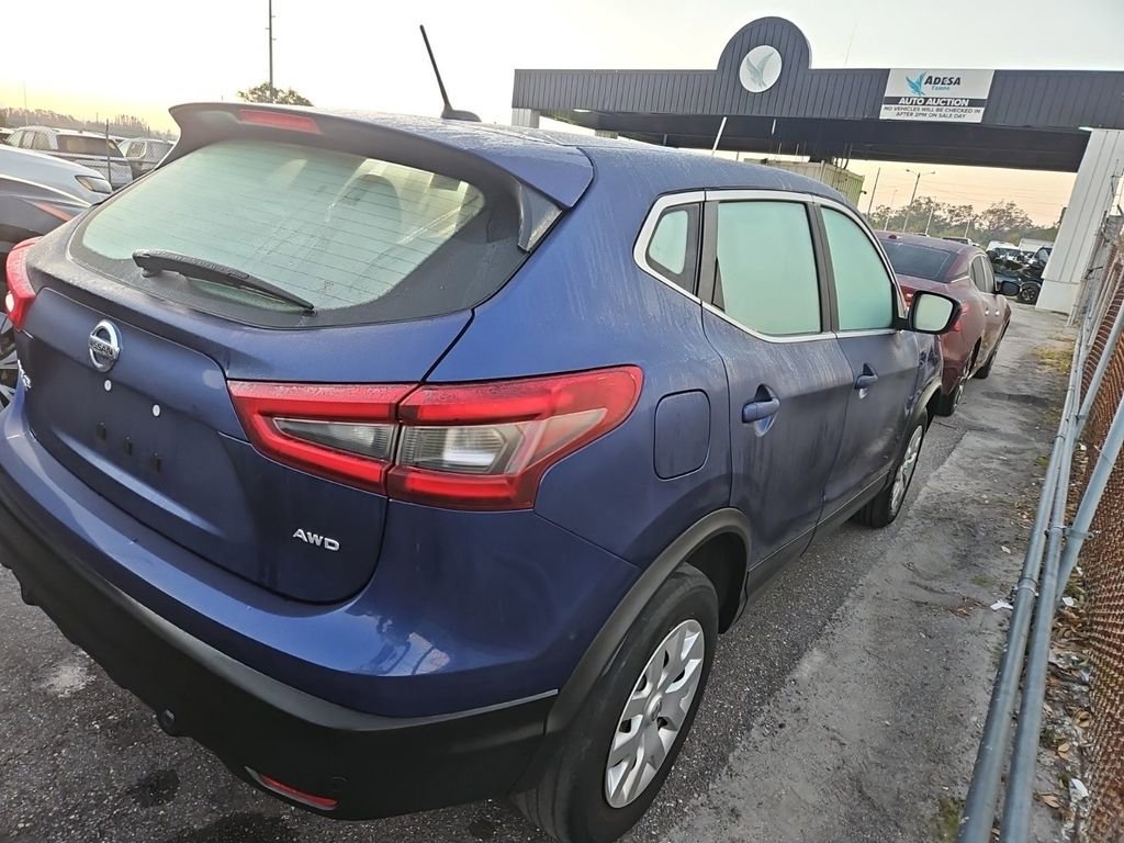 2020 Nissan Rogue Sport S photo 3