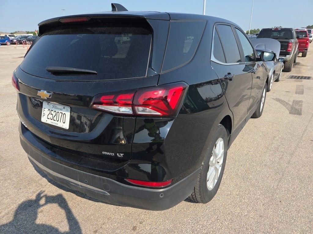 2024 Chevrolet Equinox LT photo 2