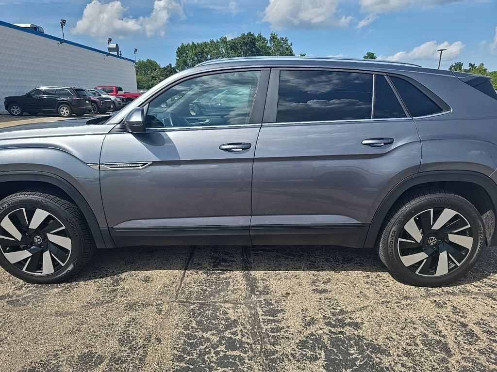 Used 2025 Volkswagen Atlas Cross Sport 2.0T SE w/Technology SUV