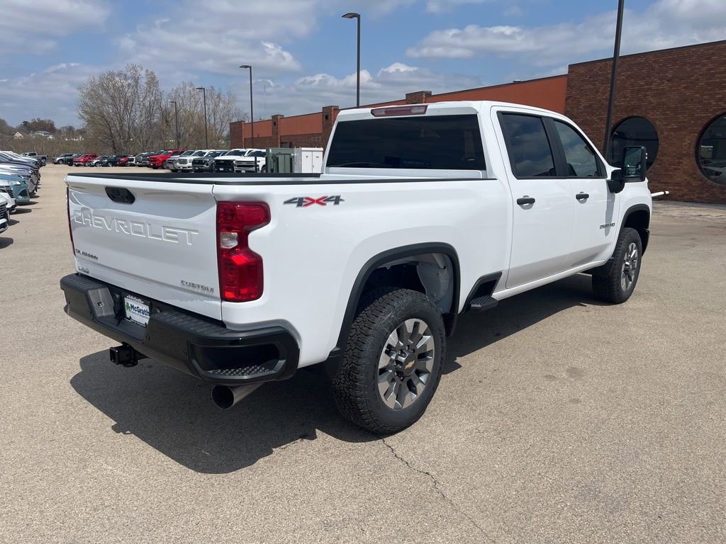 2025 Chevrolet Silverado 2500HD Custom photo 3