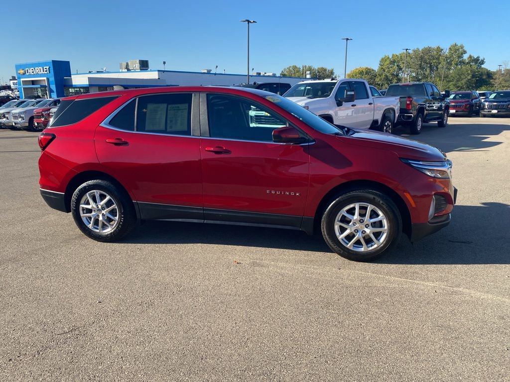 2022 Chevrolet Equinox LT photo 2