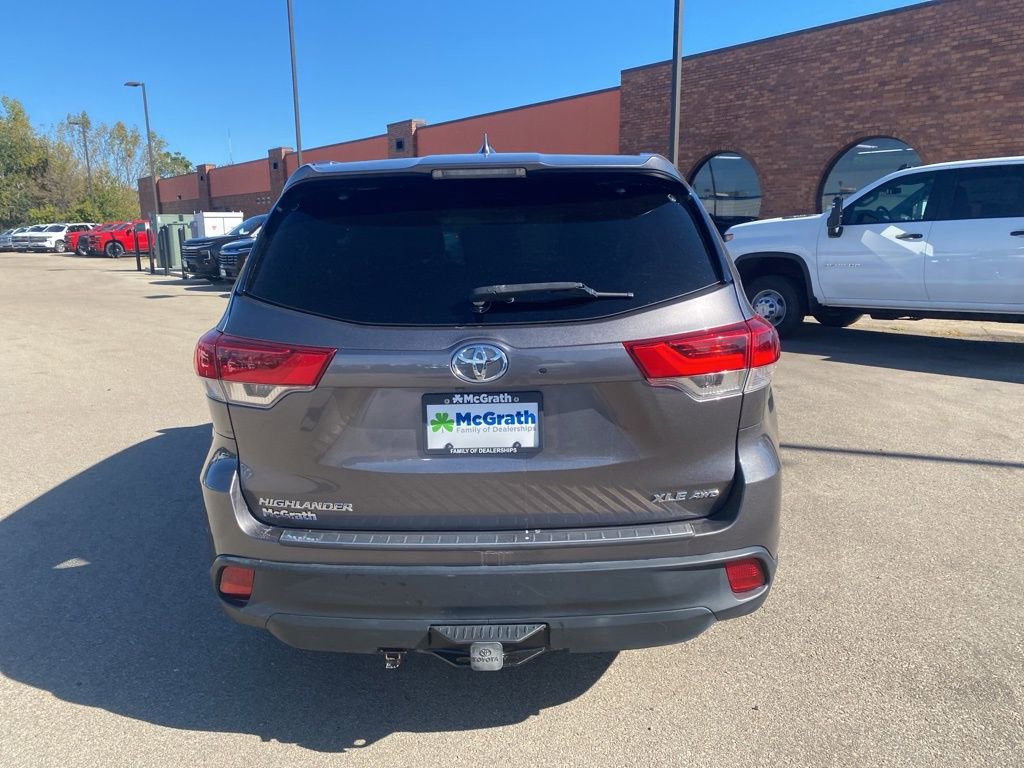 2018 Toyota Highlander SE photo 2