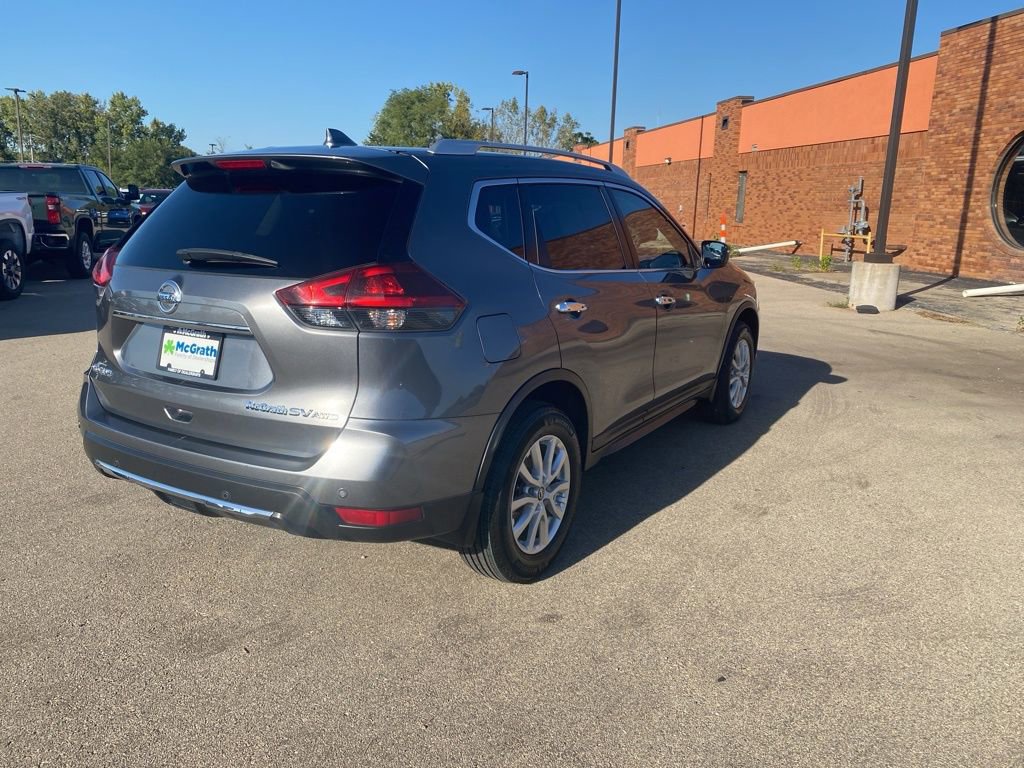 2019 Nissan Rogue SV photo 3