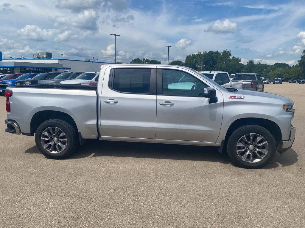 2021 Chevrolet Silverado 1500 LT photo 2