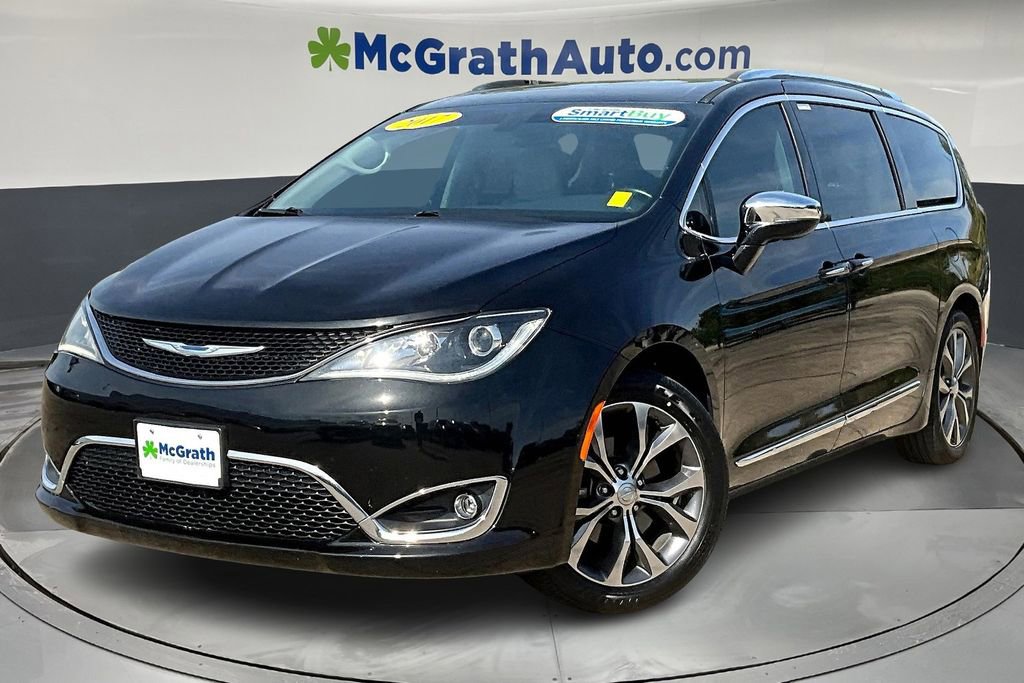 2017 Chrysler Pacifica Limited photo 3