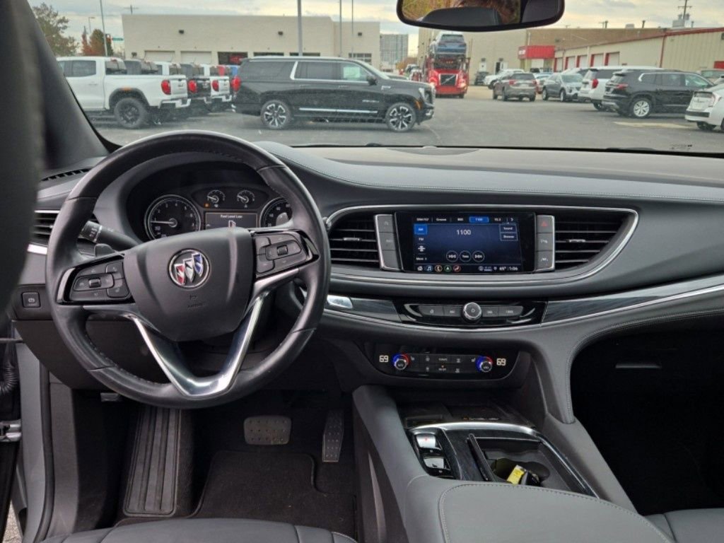 2023 Buick Enclave Essence photo 3