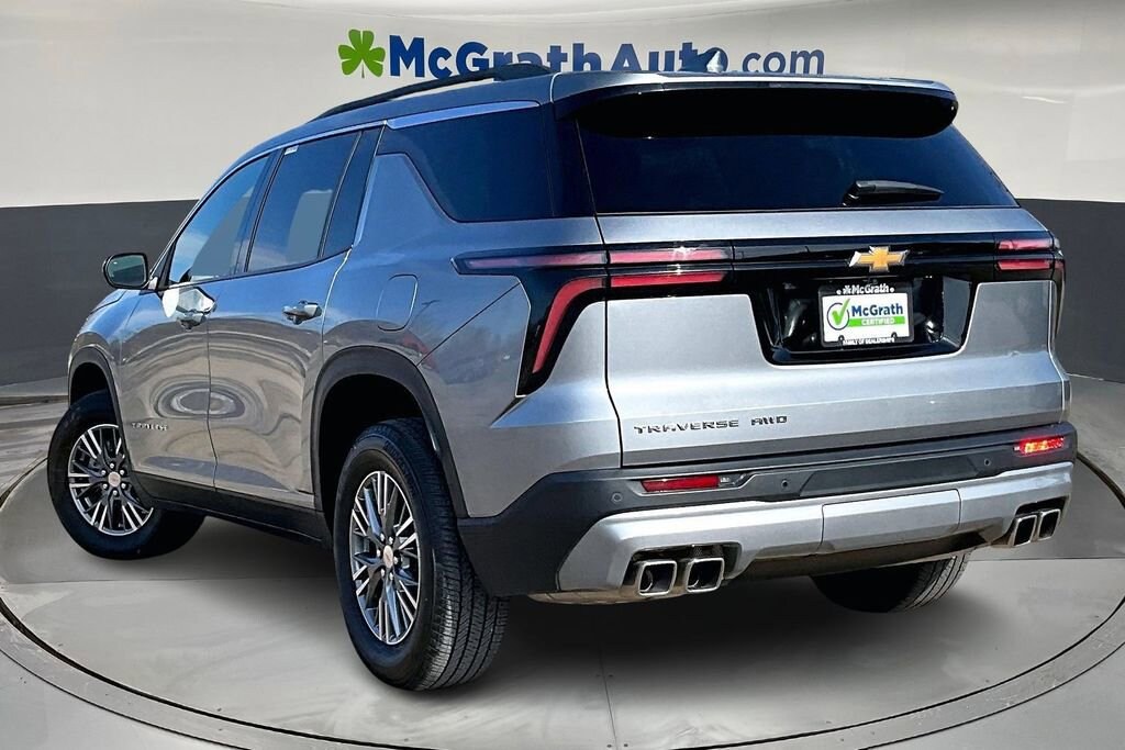 Used 2025 Chevrolet Traverse LT SUV