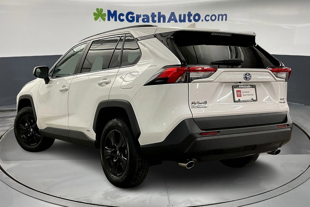 2022 Toyota RAV4 Hybrid XLE photo 2