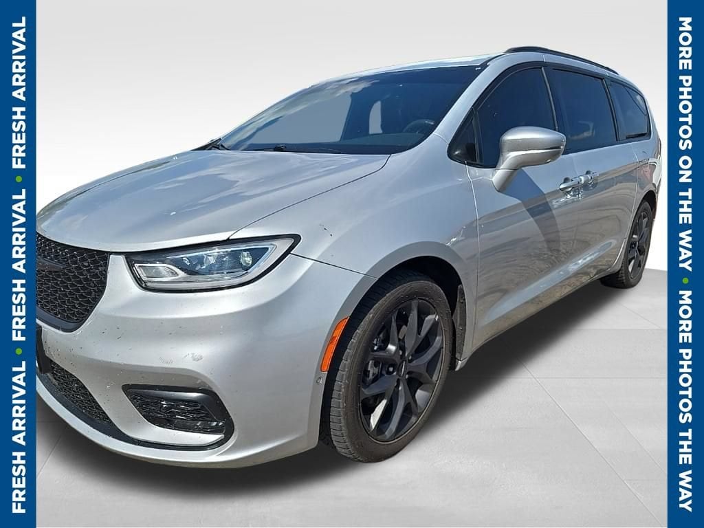 Used 2022 Chrysler Pacifica Limited Van Passenger Van