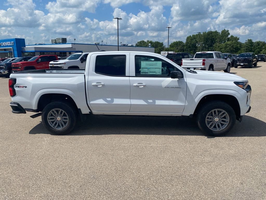 2026 Chevrolet Colorado LT photo 2