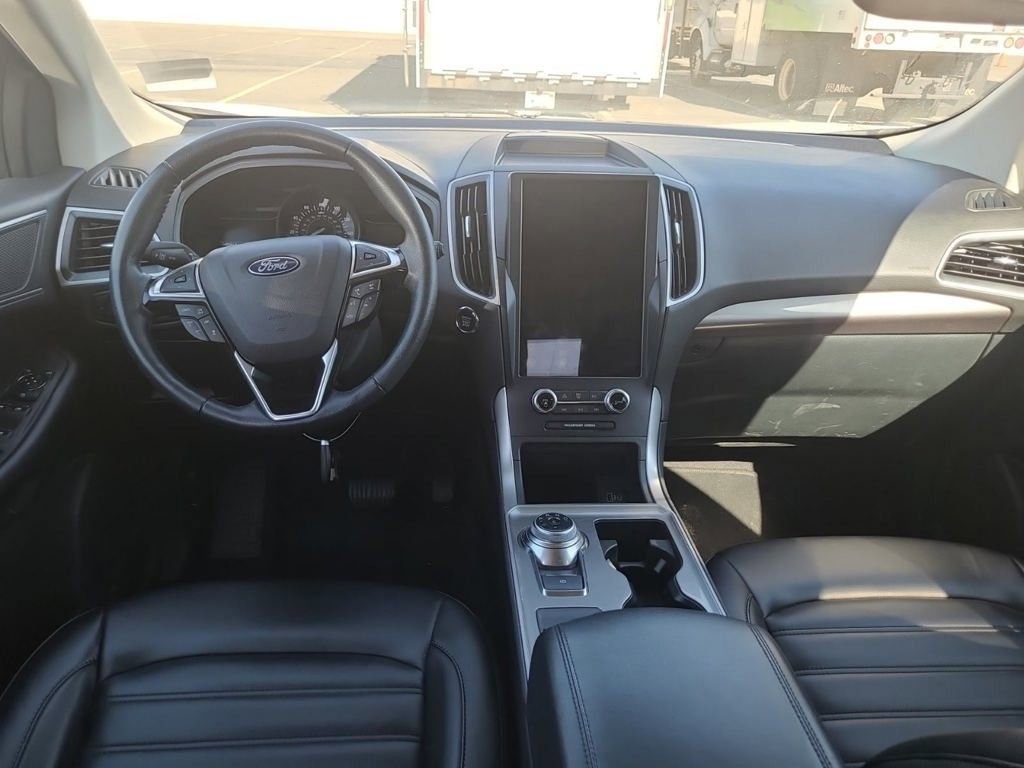 2023 Ford Edge SEL photo 3