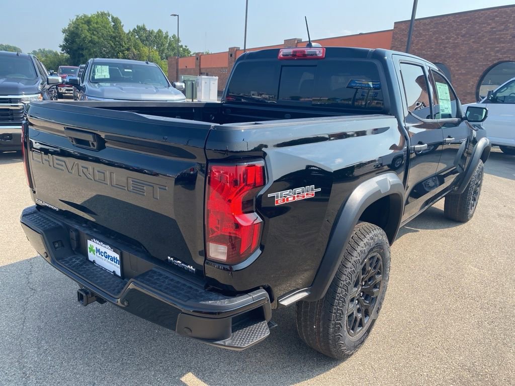2026 Chevrolet Colorado Trail Boss photo 2