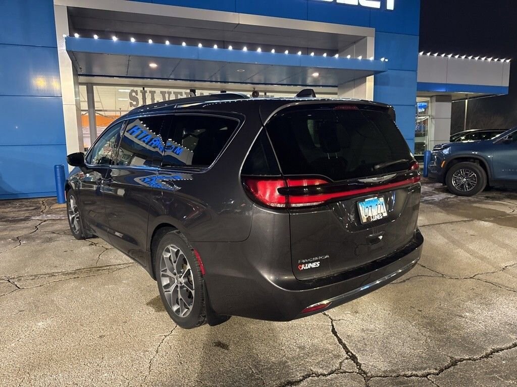 Used 2022 Chrysler Pacifica Touring L Van Passenger Van