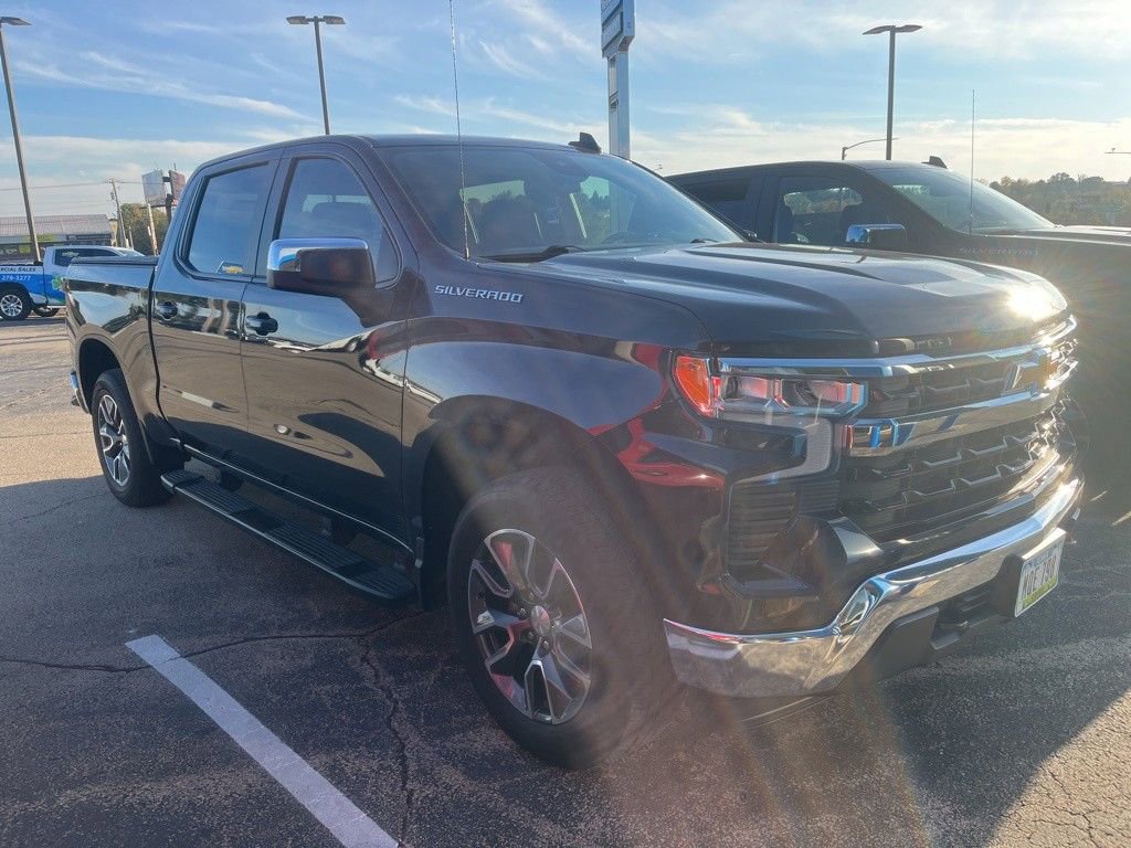 2022 Chevrolet Silverado 1500 LT photo 3