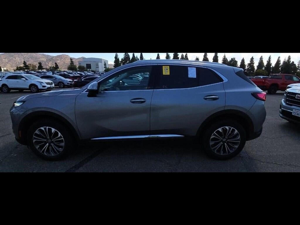 2025 Buick Envision Preferred photo 2