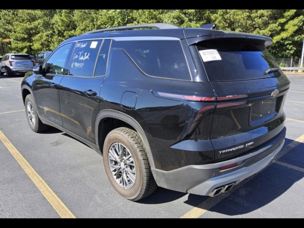 2025 Chevrolet Traverse photo 2