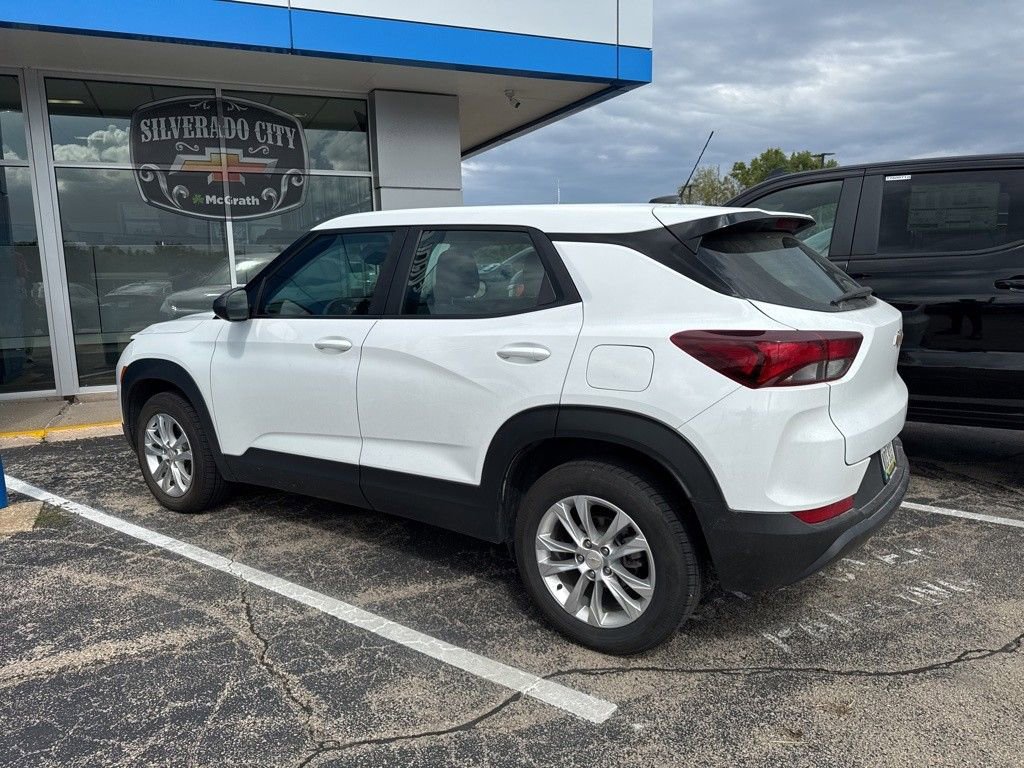 2022 Chevrolet Trailblazer LS photo 3