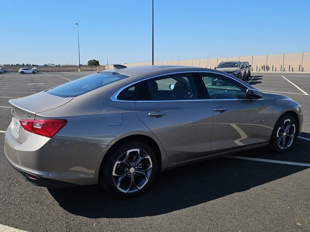 2024 Chevrolet Malibu 1LT photo 2