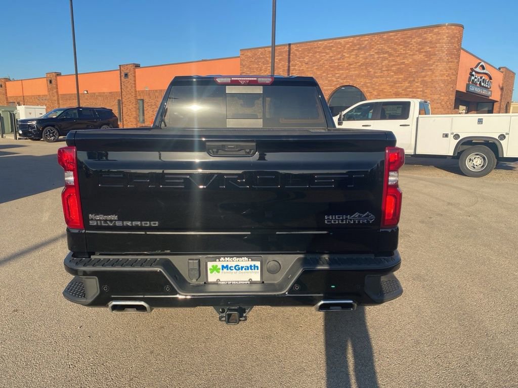 2024 Chevrolet Silverado 1500 High Country photo 3