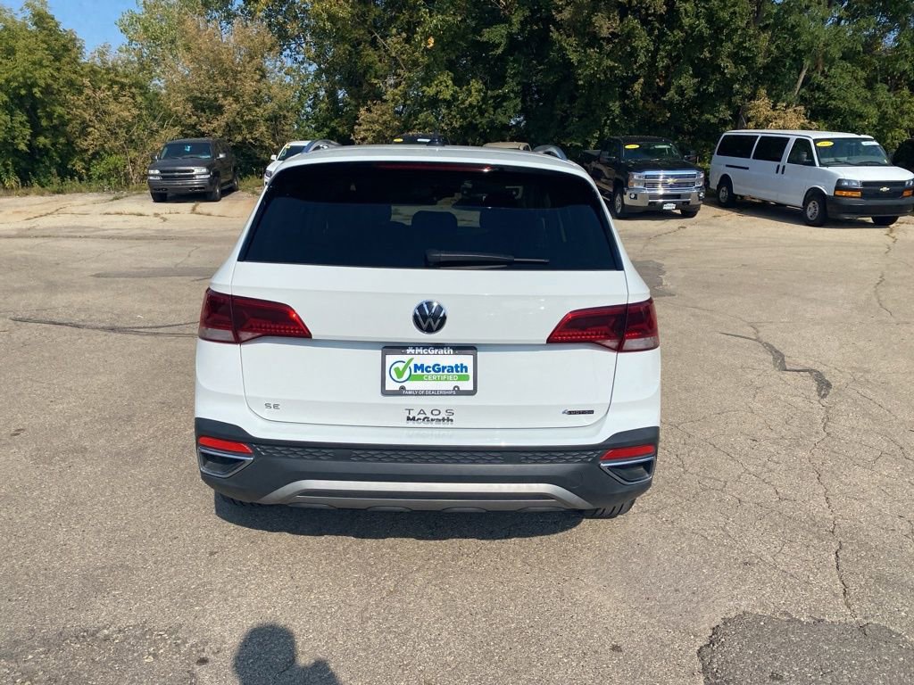 2022 Volkswagen Taos SE photo 3