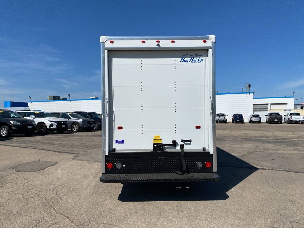 2025 Chevrolet Express Cutaway 3500 photo 4