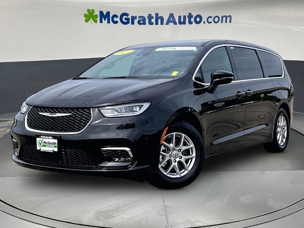 Used 2025 Chrysler Pacifica Select Van Passenger Van