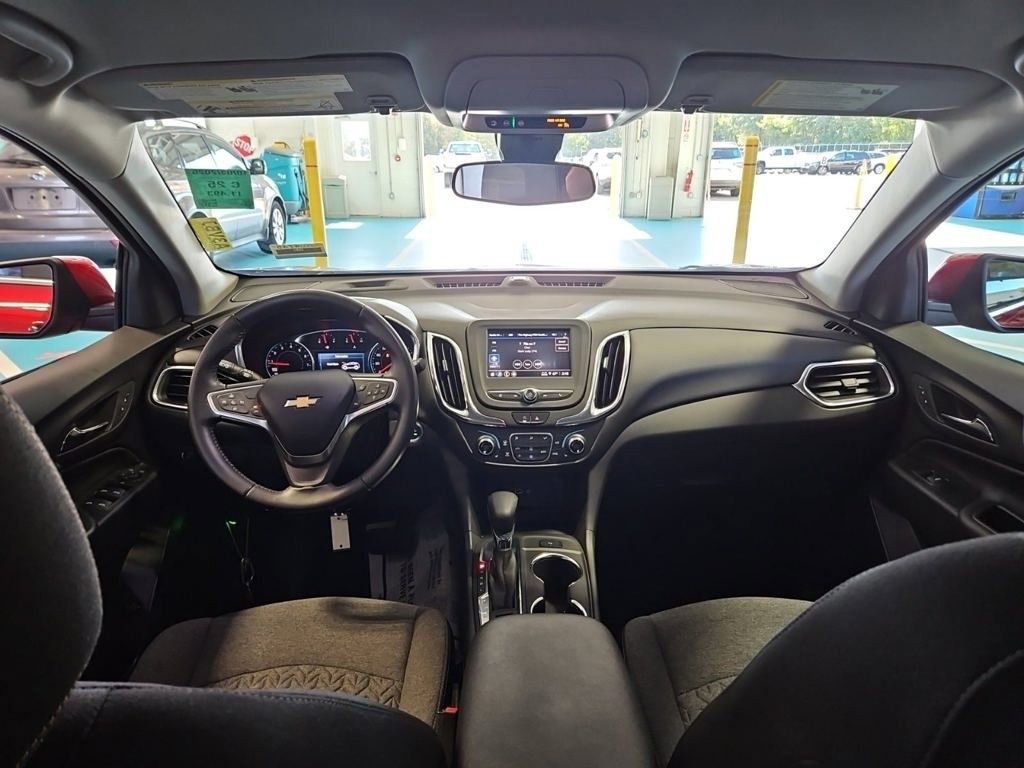 2022 Chevrolet Equinox LT photo 3