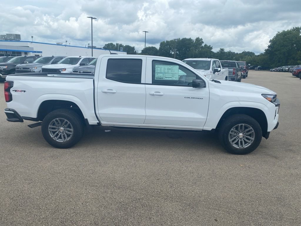 2026 Chevrolet Colorado LT photo 2