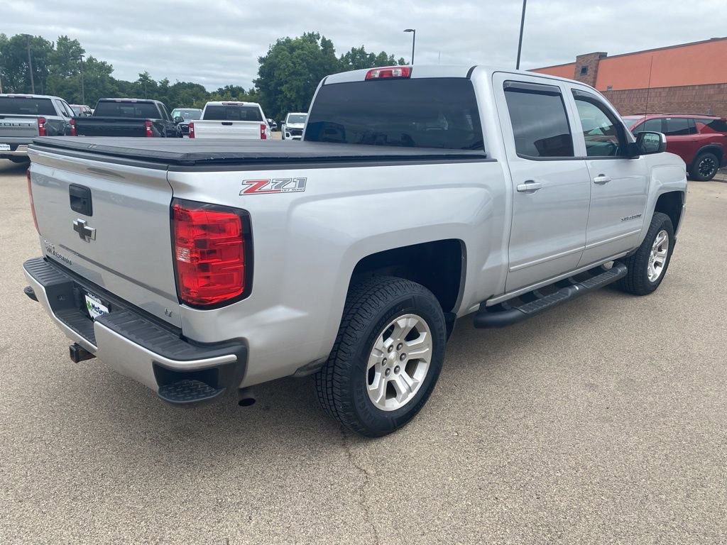 2017 Chevrolet Silverado 1500 LT photo 3