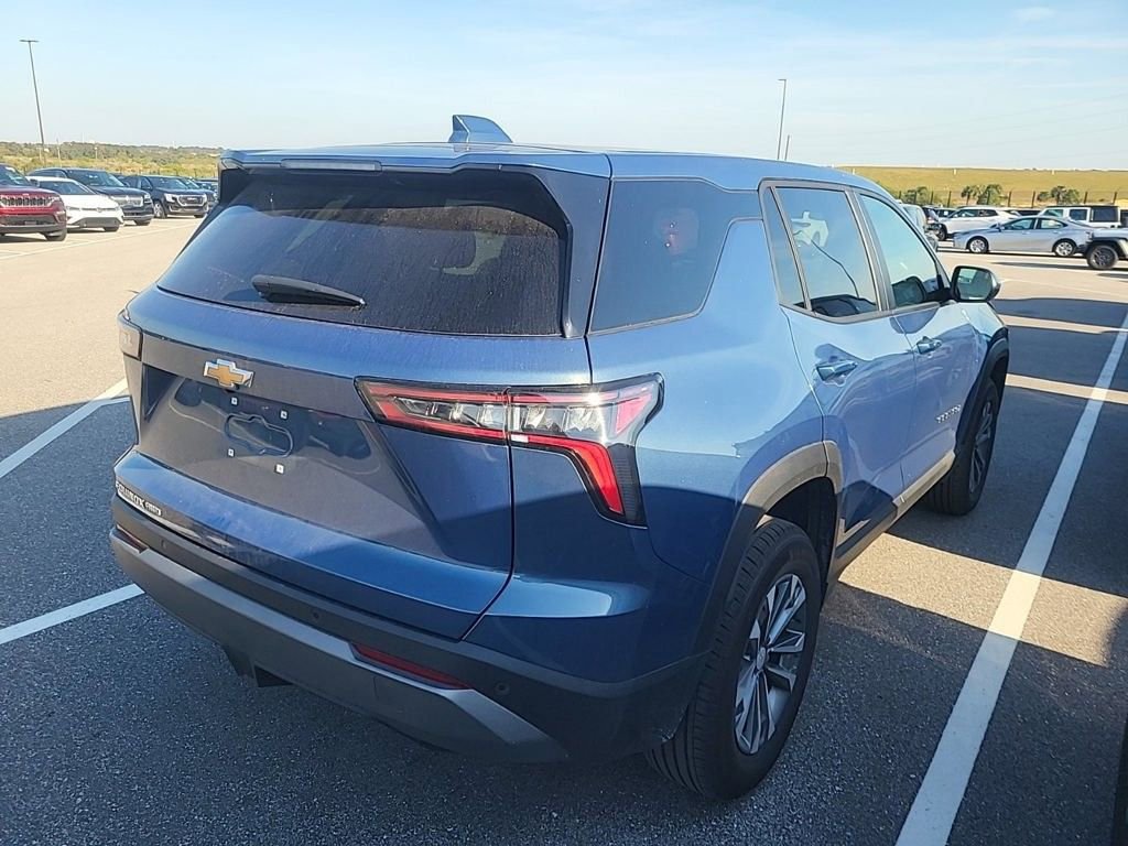 2025 Chevrolet Equinox LT photo 2