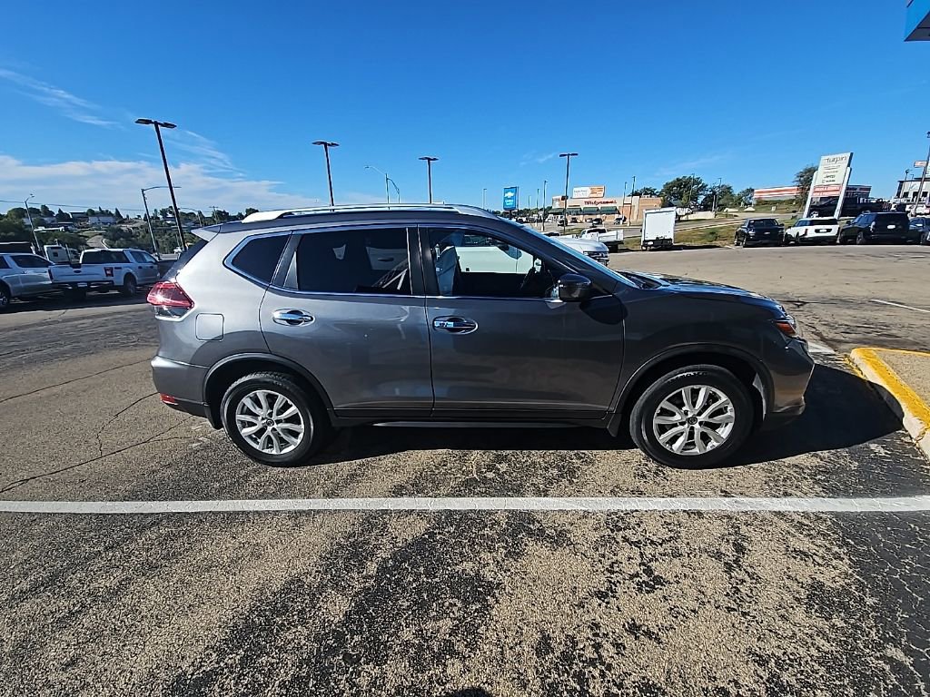 2019 Nissan Rogue SV photo 2