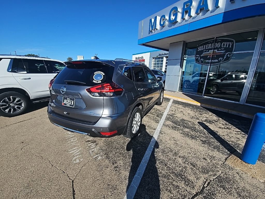 2019 Nissan Rogue SV photo 3