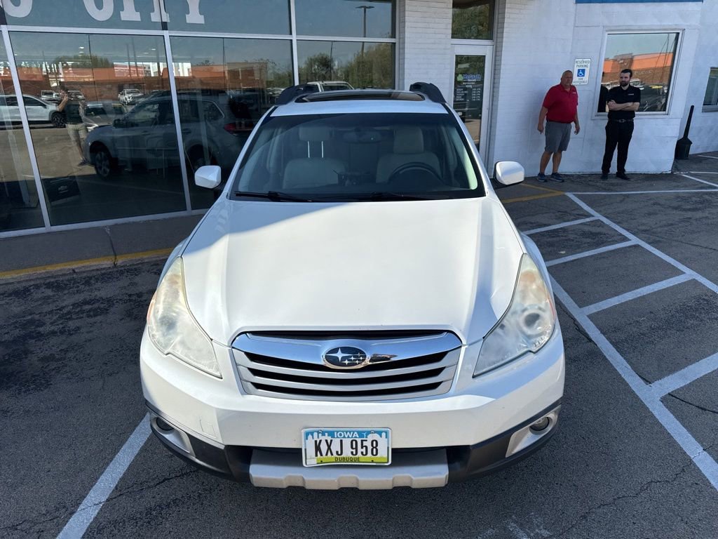 2011 Subaru Outback 2.5i Limited photo 2