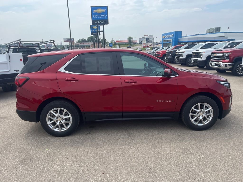 Used 2022 Chevrolet Equinox LT with VIN 2GNAXUEV6N6149742 for sale in Dubuque, IA